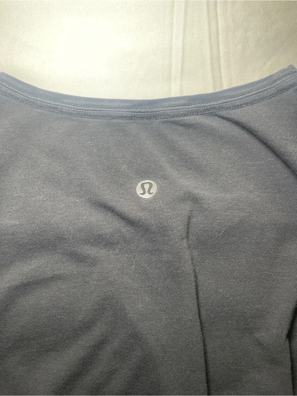 Lululemon Women's Short Sleeve Performance Top Size 2 Black Athletic Activewear